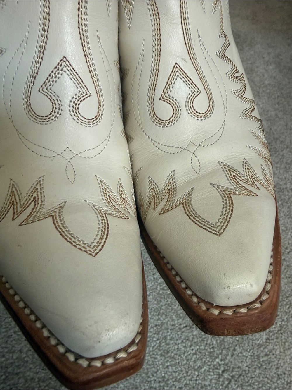 Women’s Cream Western-Style Leather Ankle Boots - Picture 6 of 7
